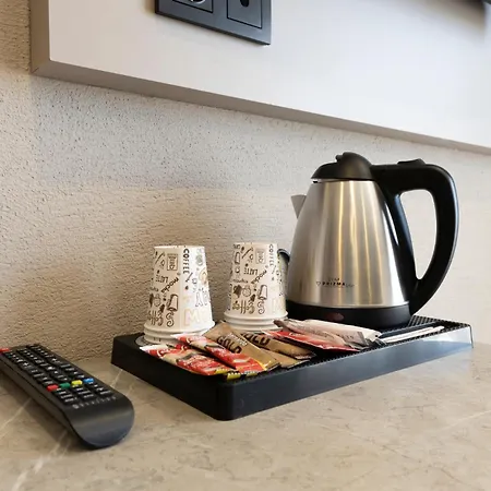 لارا بيتش هومز