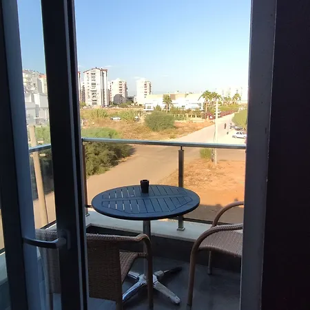 شقة فندقية لارا بيتش هومز