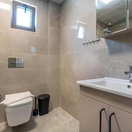Lara Homes