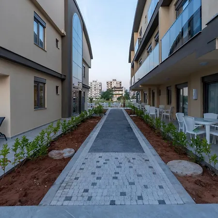 Lara Homes 公寓式酒店 3*