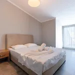 Ξενοδοχείο με διαμερίσματα Lara Homes