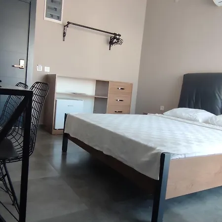 Lara Homes מלון דירות 3*